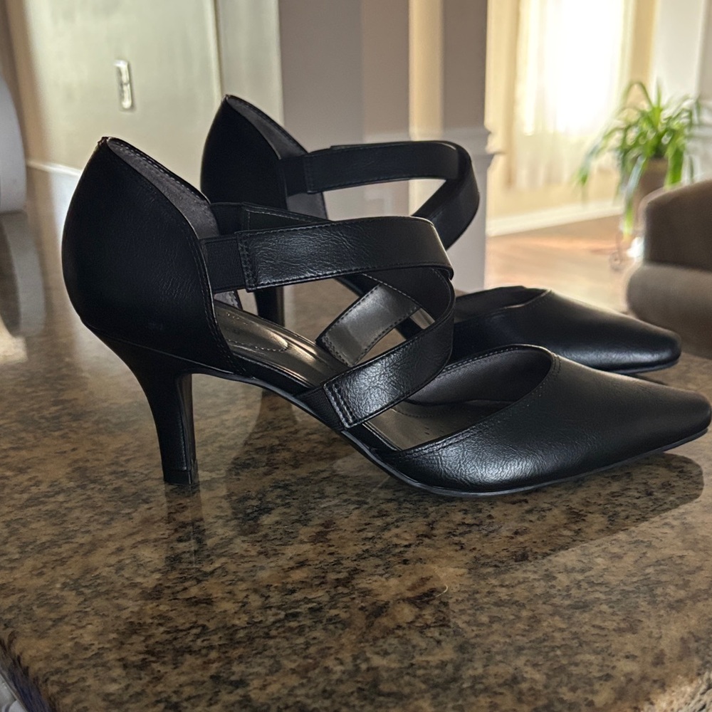 Life Stride Black Crisscross Heels